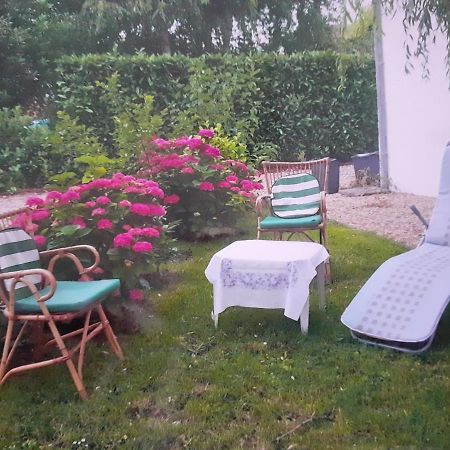 Hotel Peti Kaz à Saint-Seurin-sur-l'Isle Extérieur photo