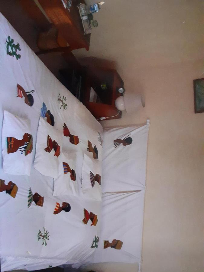 Hotel Peti Kaz à Saint-Seurin-sur-l'Isle Extérieur photo